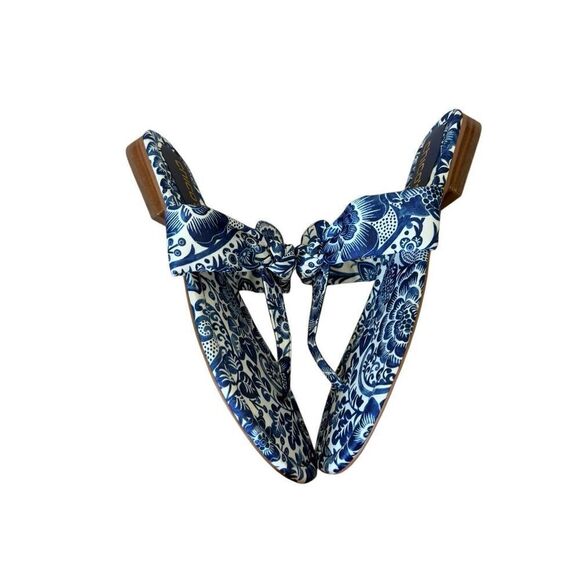 Chico’s Print Knotted Sandals size 9.5 White Blue floral - Picture 6 of 7